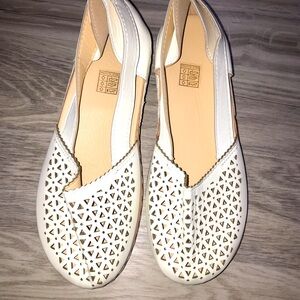 NWOT. Beige slip on summer shoes. Never worn. Size 37